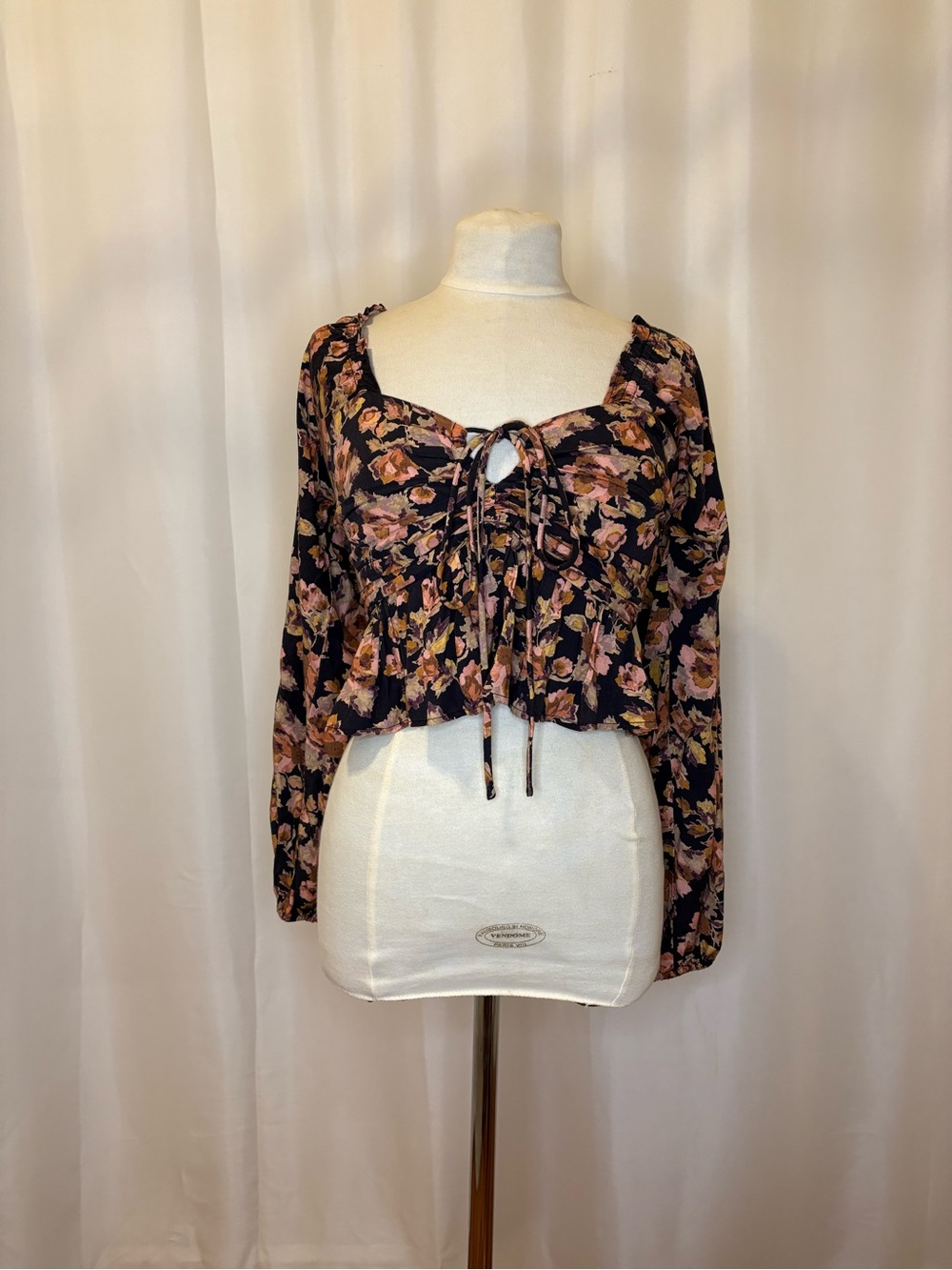 saltwater LUXE Black Floral Tie-Front Long Sleeve Crop Top